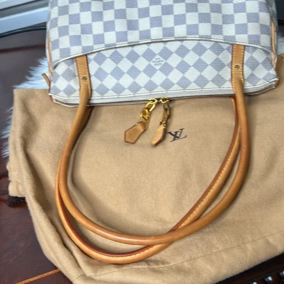 Louis Vuitton - Louis Vuitton Figheri PM Shoulder Bag Pre-Loved Great Condition - Picture 11 of 17